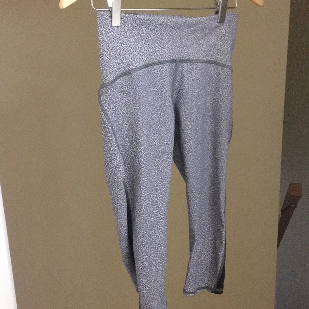 Lululemon size 6 yoga pants